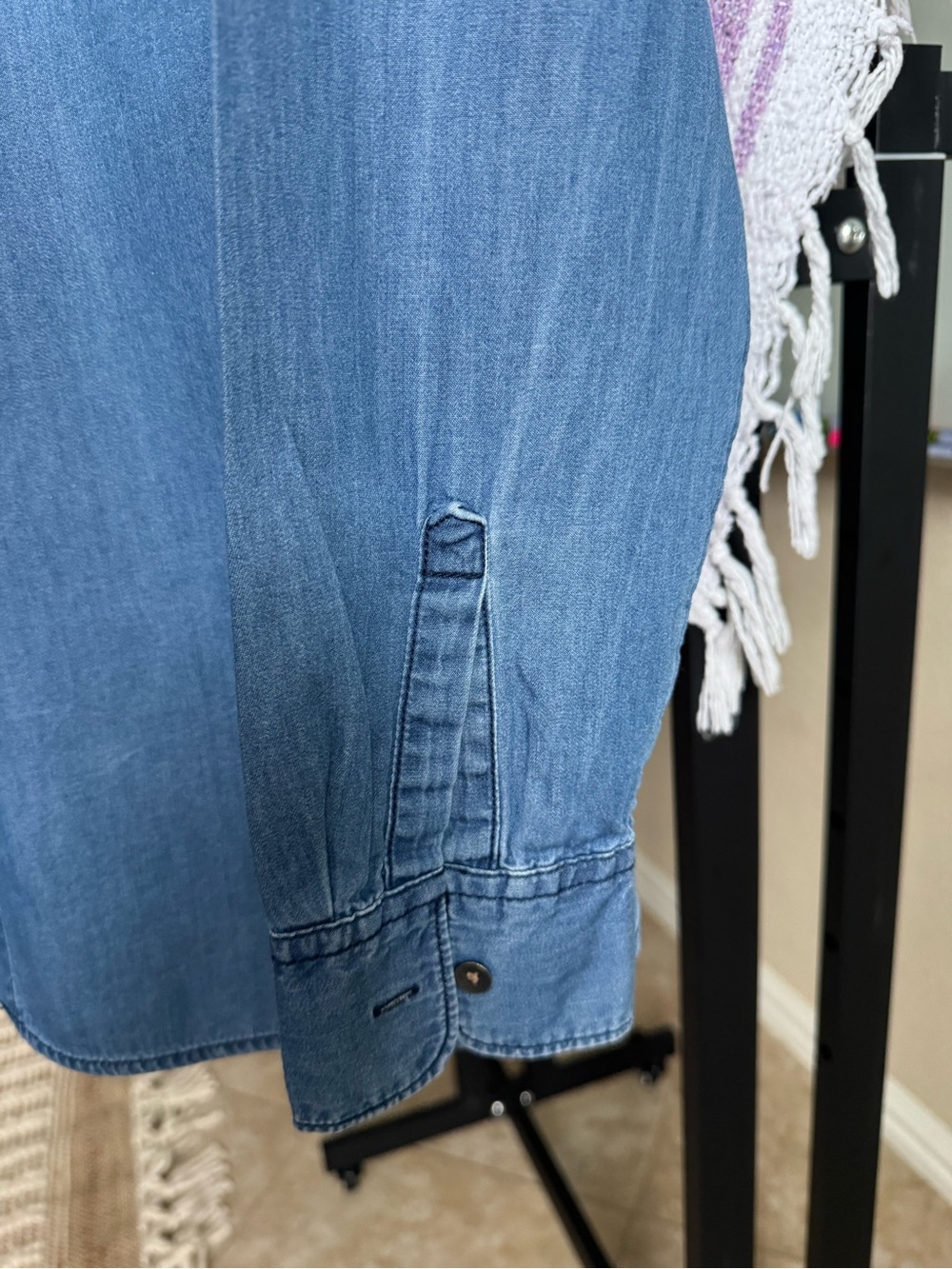 Old Navy Light Blue women’s oversized Denim Button-Down Shirt - Picture 5 of 6